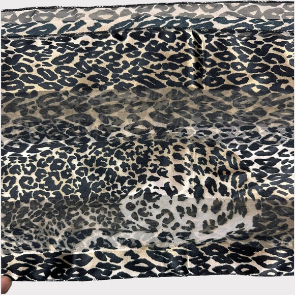 Leopard printed scarf - Picture 6 of 6